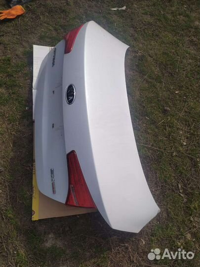 Крышка багажника Киа Оптима (белый цвет)