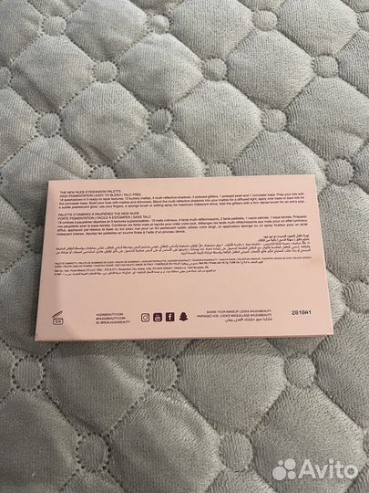 Палетка теней Huda Beauty
