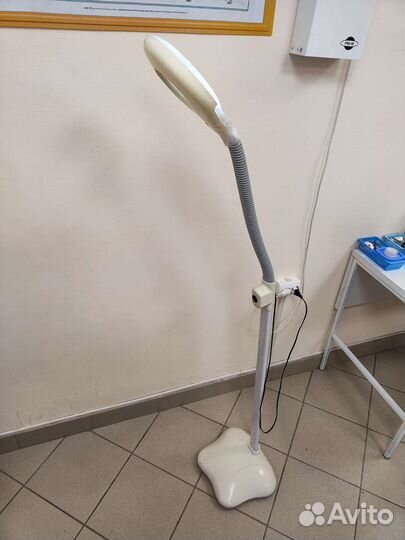 Косметологическая лампа лупа