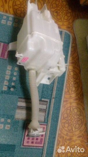 Toyota rav4 бочок омывателя