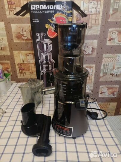 Соковыжималка шнековая Redmond RJ-912S