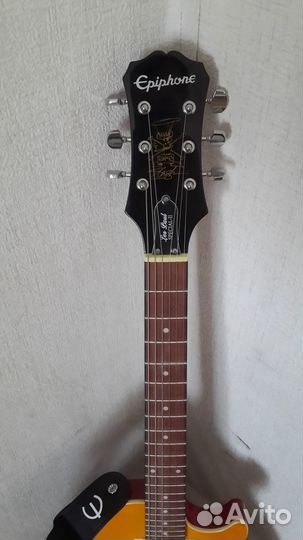 Электрогитара с комбоусилителем