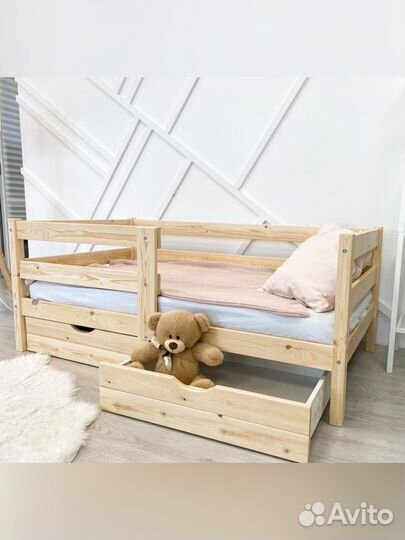 Детская кровать с бортиком