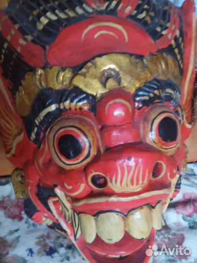 Маска интерьерная. Дерево