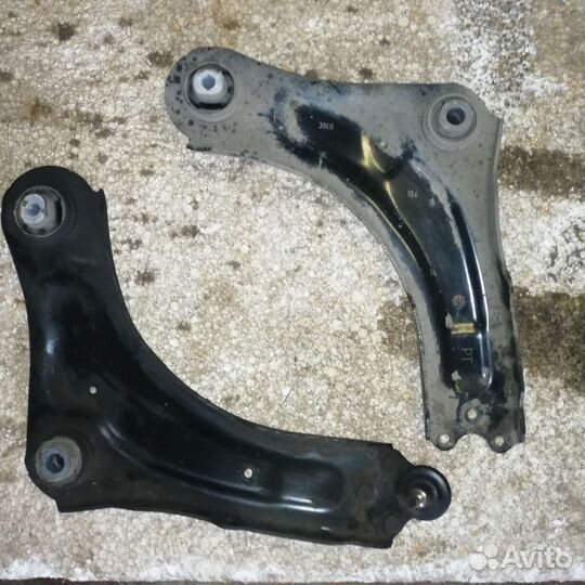 Продам рычаги передние renault fluence 2010г