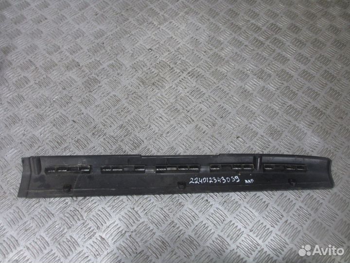 Накладка под лобовое стекло левая DAF 1297409