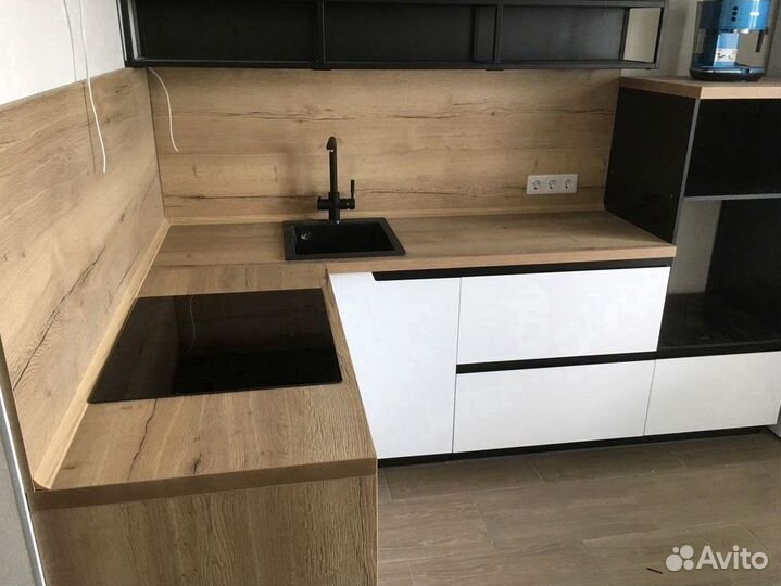 Кухонный гарнитур в стиле хай тек