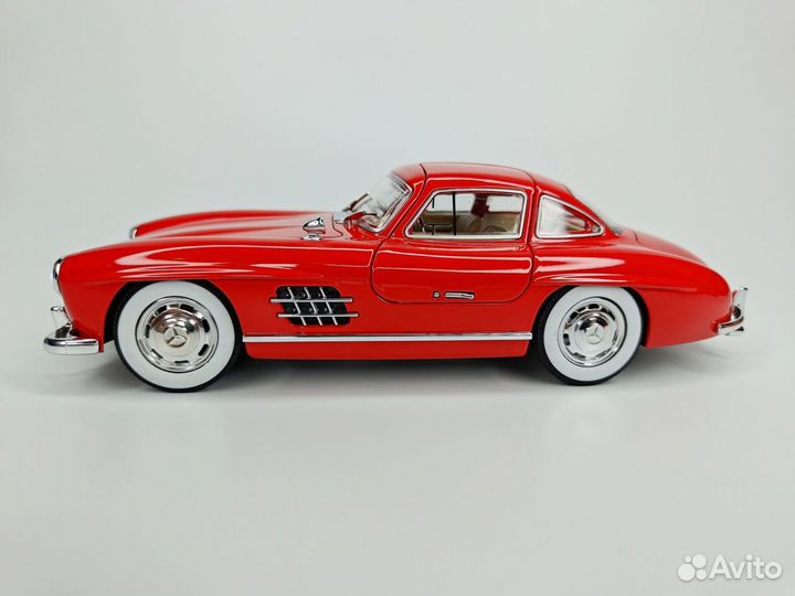 Модель Автомобиля Mercedes Benz 300 SL