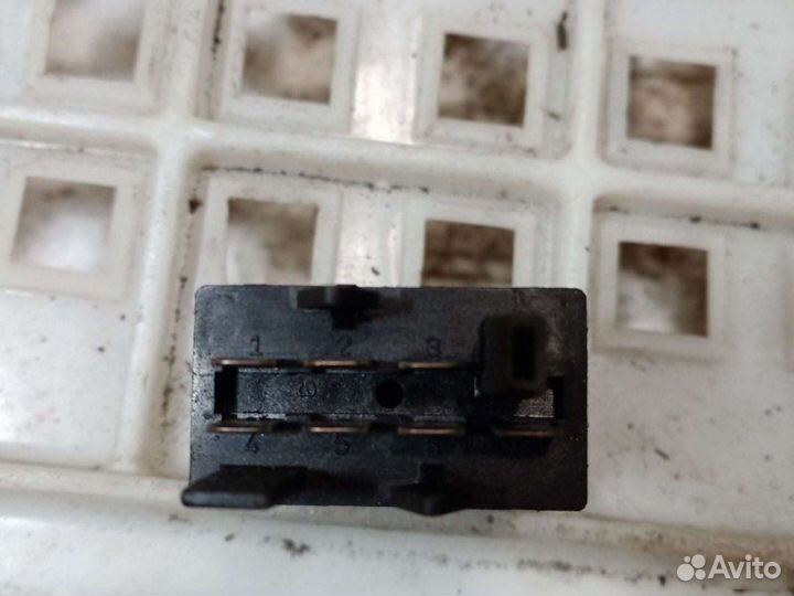 Кнопка аварийной сигнализации Audi A6 C4