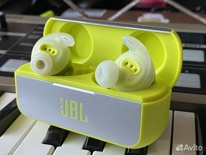 Беспроводные наушники jbl reflect flow