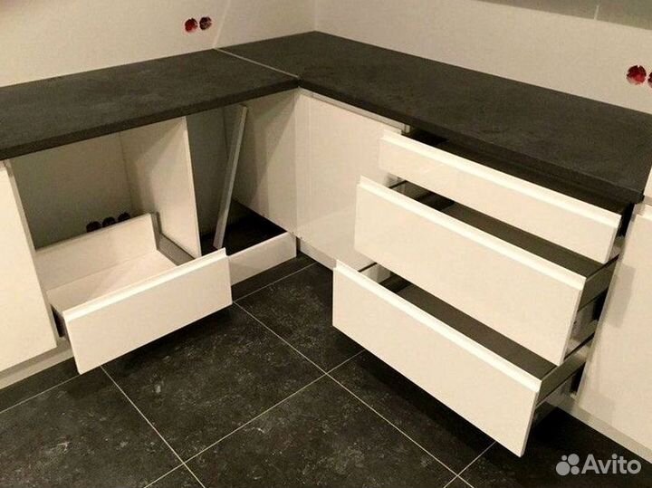 Кухонный гарнитур в стиле хай тек