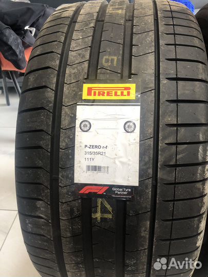 Pirelli P Zero 275/40 R21 и 315/35 R21 111Y