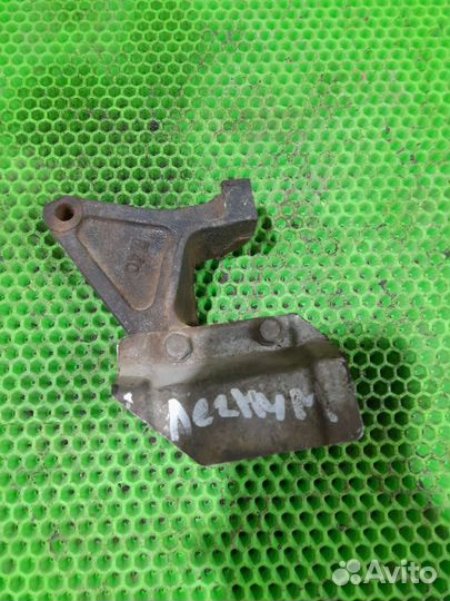 Кронштейн двигателя Mitsubishi Legnum Митсубиси