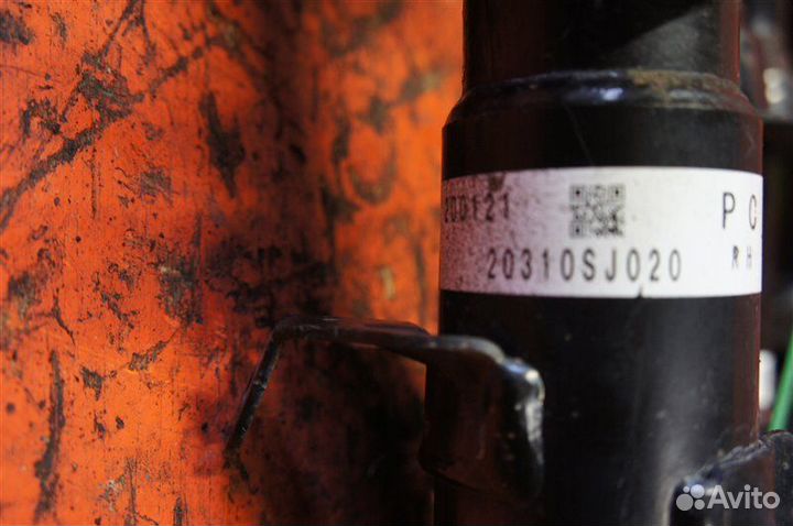 Стойка подвески передняя Subaru Forester SK9 FB25B