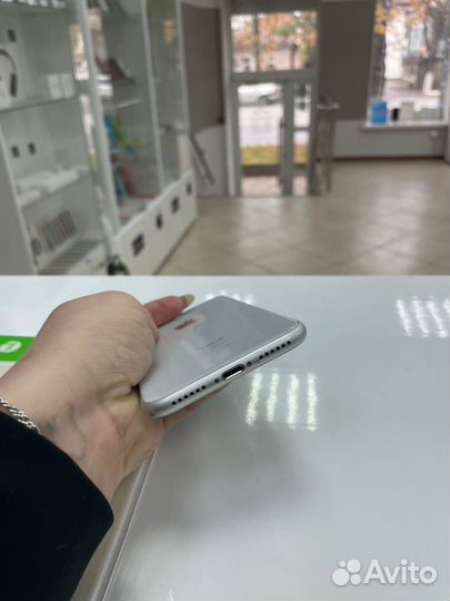 iPhone 8, 64 ГБ
