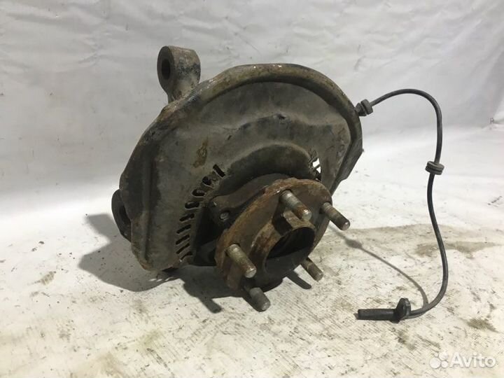 Поворотный кулак передний правый Nissan Qashqai