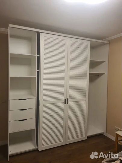 Шкаф купе с жалюзийными дверями