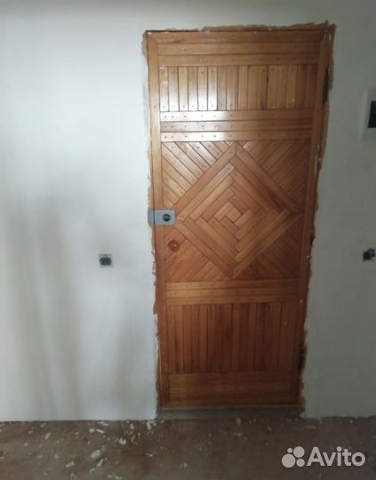 Дверь входная деревянная бу