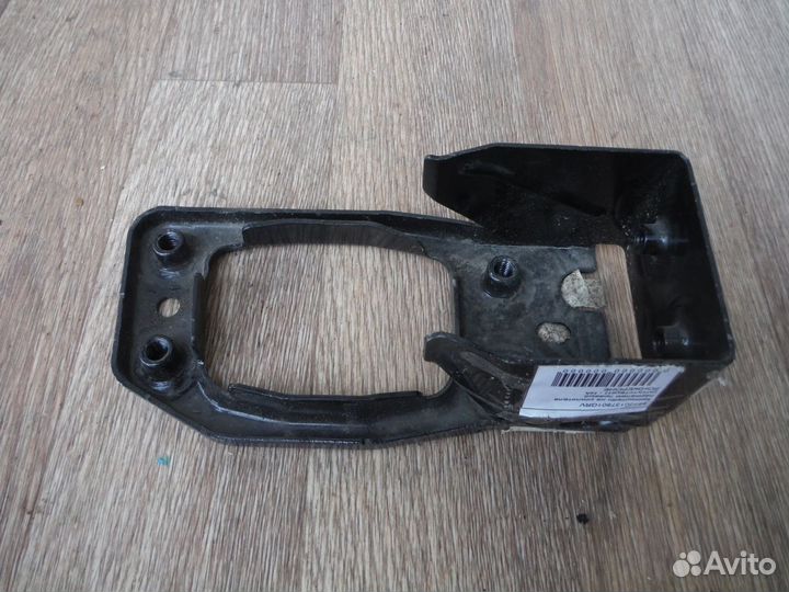 Кронштейн лонжерона правого Porsche Cayenne 958