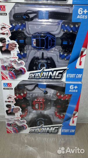 Трюкавая машинка перевертыш на пульте и жестами