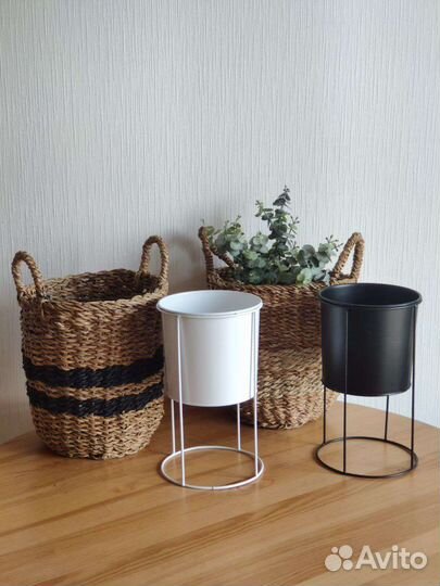 Кашпо металлическое на ножках, в стиле hm home