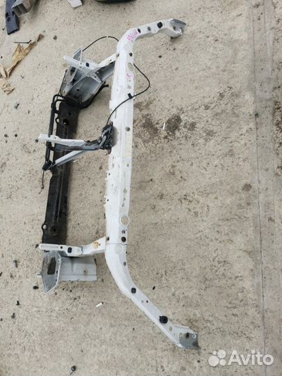 Рамка радиатора Toyota Ipsum ACM21