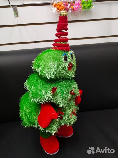 Елка танцующая