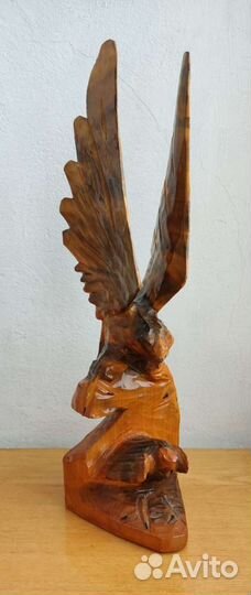 Орёл на скале (орлица с орлёнком)