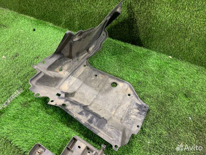 Защита двигателя Toyota Wish ZGE25