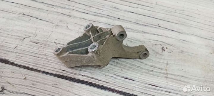 Кронштейн редуктора Opel Mokka