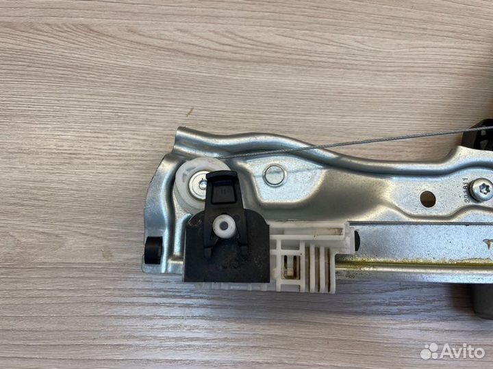 Стеклоподъемник задний правый LADA X-Ray