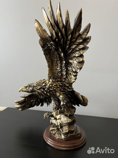 Декоративная фигура орел