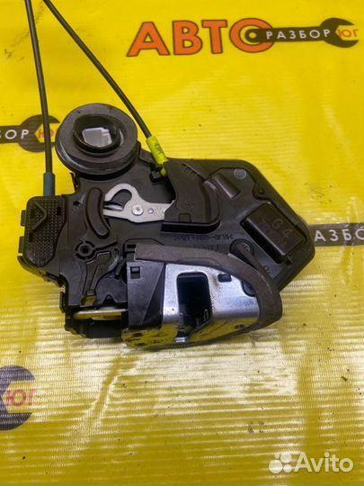 Замок двери задний правый Toyota Mark X X120