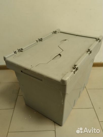 Пластиковые контейнеры с распашной крышкой