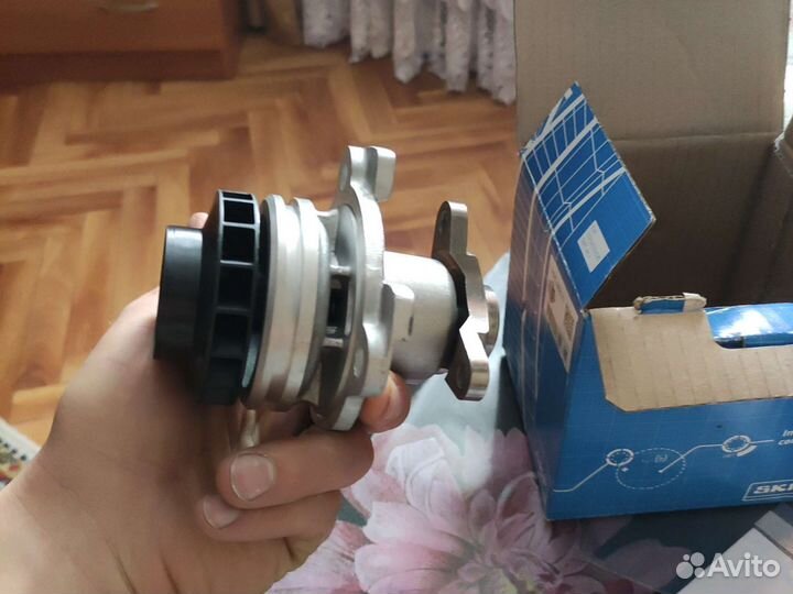 Водяной насос помпа vkpc86811 на двигатель M9R