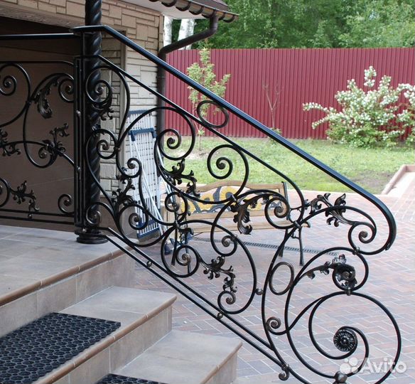 Кованые перила для балконов и лестниц