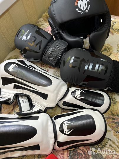 Боксерский шлем venum, перчатки