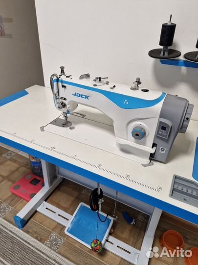 Швейная машина jack f4