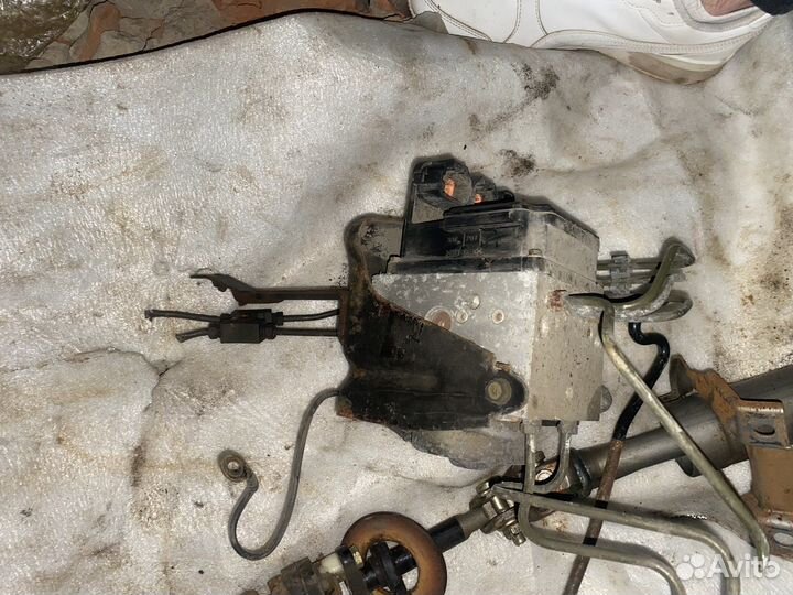 Вакуумник с блоком абс nissan x trail t30