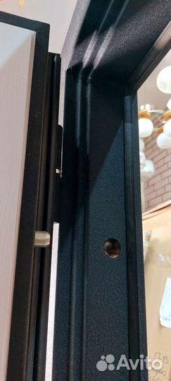 Входная дверь с зеркалом