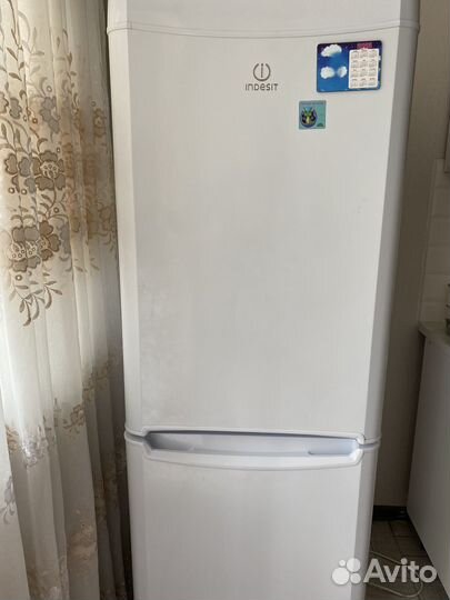 Холодильник indesit