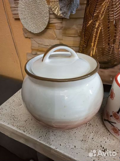 Чашки под чай и сахарница