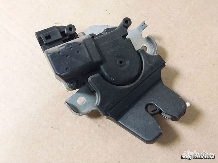 Замок багажника Mitsubishi Lancer X