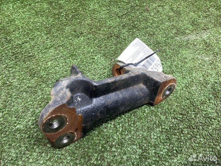 Кронштейн опоры двигателя задний Nissan Teana J32