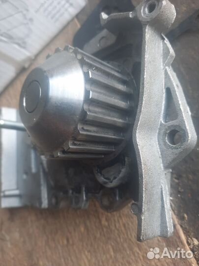 Помпа на renault megane