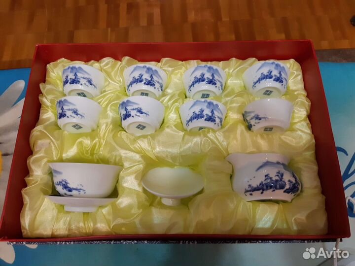 Фарфоровый чайный сервиз. Производство Китай