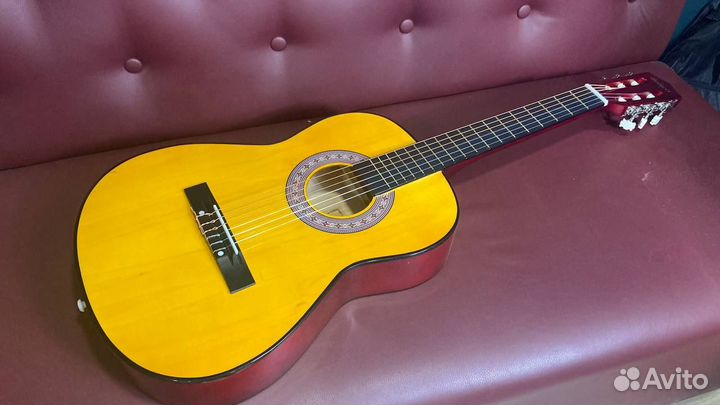 Гитара 3/4 абсолютно новая
