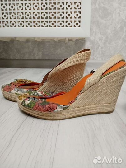 Женские вещи