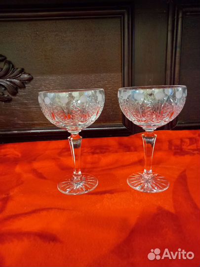 Колекционные вазочки на ножках