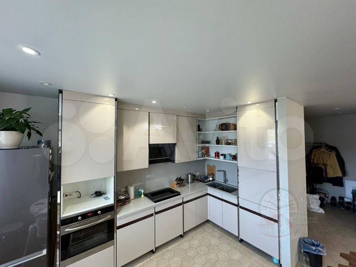 3-к. квартира, 77,3 м², 2/4 эт.